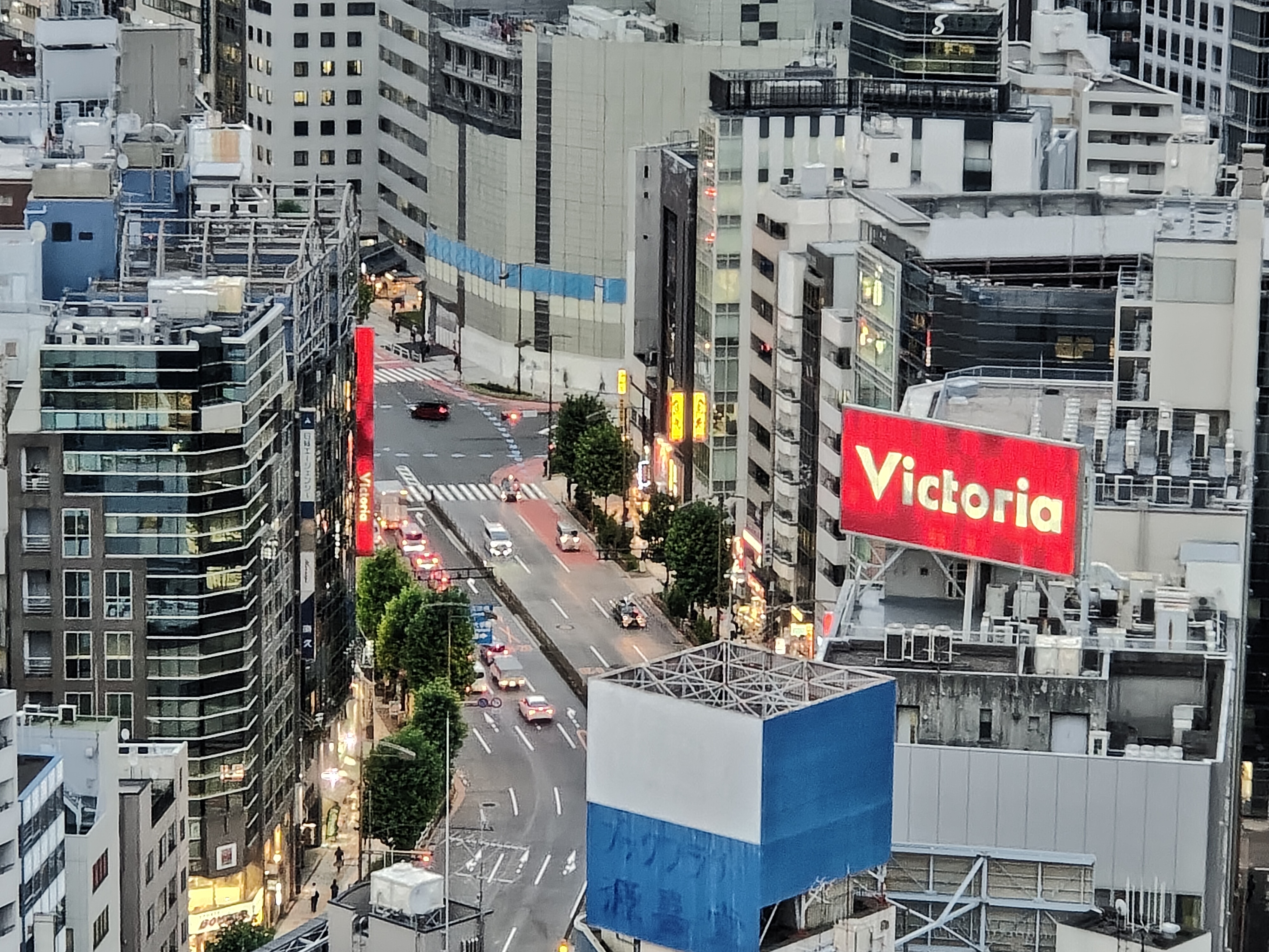 20倍、夜景モードで撮影