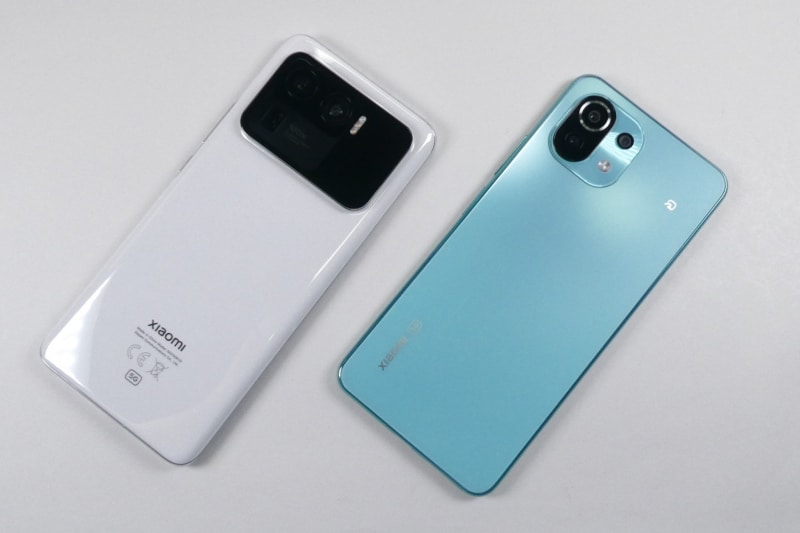 （左）「Mi 11 Ultra」（右）「Mi 11 Lite 5G」