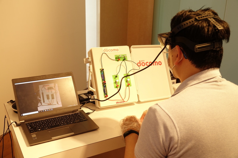 こちらはタイから日本で作業支援を受ける様子