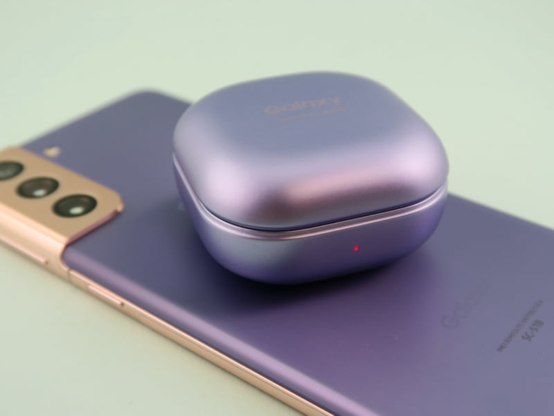 ワイヤレスバッテリー共有はGalaxy Buds Proなど、ワイヤレス充電対応機器を充電できる