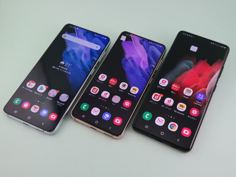 今回発売された「Galaxy S21＋ 5G」（左）、「Galaxy S21 5G」（中央）、「Galaxy S21 Ultra 5G」（右）の内、「Galaxy S21 5G」はちょうどいいハイスペックを追求したモデル。画面サイズを重視するなら「Galaxy S21＋ 5G」、もっともハイスペックなモデルが欲しいなら「Galaxy S21 Ultra 5G」を狙いたい