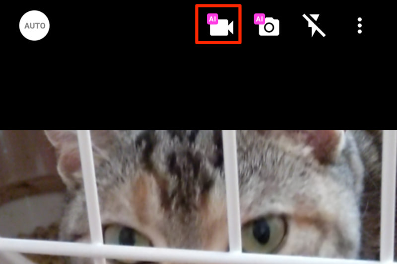 動画撮影時にAIライブストーリーProが有効になっているときは、ビデオカメラのアイコンに「AI」がつく。タップで有効・無効を切り替えられる