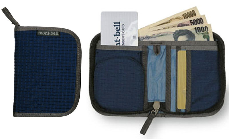 モンベルの「ジップワレット」（現行品）に買い替えた。表面の素材がリップストップナイロン（330デニール／ウレタンコーティング）となり、汚れにくくなった。収納力などは同じだが、より滑らかなナイロン素材となったので、カードや紙幣などを出し入れしやすくなった。もちろんRakuten Miniがピッタリ入る。価格は1650円