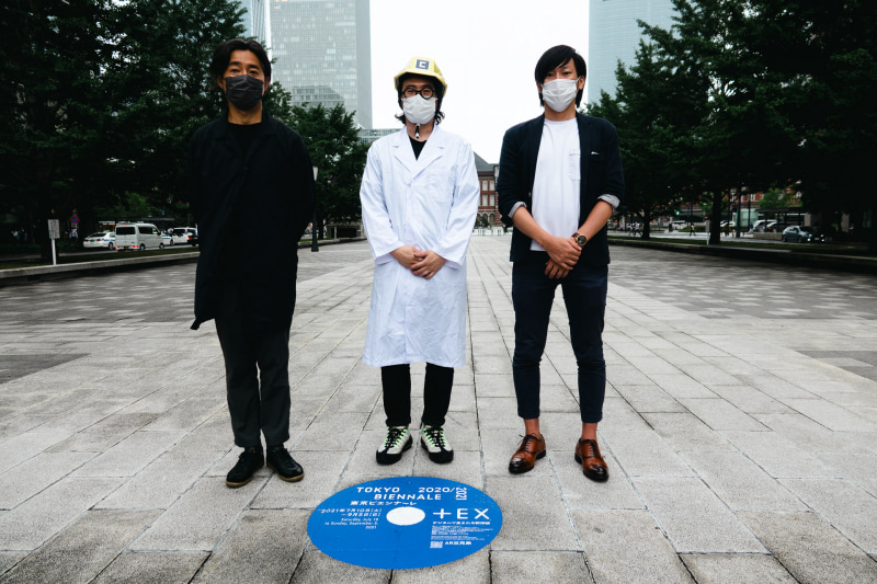 3人の足元にある目印で、ARコンテンツを起動する、という流れ
