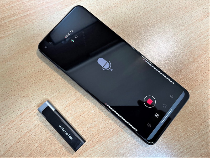 moto g100と接続して使ってみたところ。専用アプリを使えば高音質で録音できる