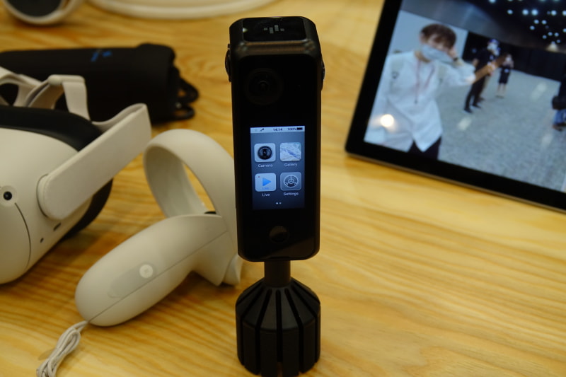 Android搭載のカメラ（市販品）。こうしたデバイスを利用すればスマホなしでカメラのみで配信できる