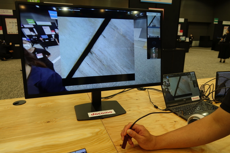 マイクロスコープを接続して配信する様子。施設のリモート点検・検査