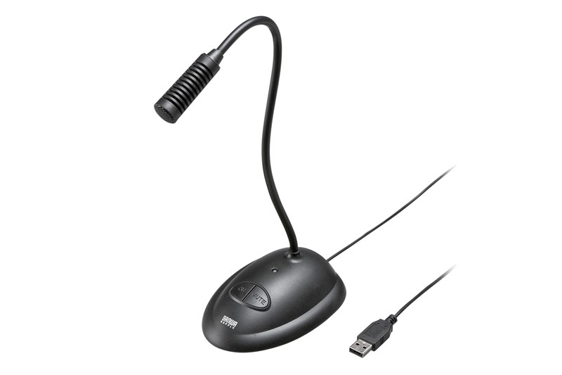 左はWeb会議でよく使うロジクール<a href="https://www.logicool.co.jp/ja-jp/product/streamcam" class="strong bn" target="_blank">「STREAMCAM」</a>と、それを目の高さに上げるスタンドのサンワサプライ<a href="https://direct.sanwa.co.jp/ItemPage/200-DGCAM023" class="strong bn" target="_blank">「Webカメラ用スタンド 200-DGCAM023」</a>。中央はWeb会議や音声入力に使っているサンワサプライ<a href="https://direct.sanwa.co.jp/ItemPage/MM-MCUSB25" class="strong bn" target="_blank">「USBマイク MM-MCUSB25」</a>。けっこう使うので机上に出しっぱなしにしていることが多い