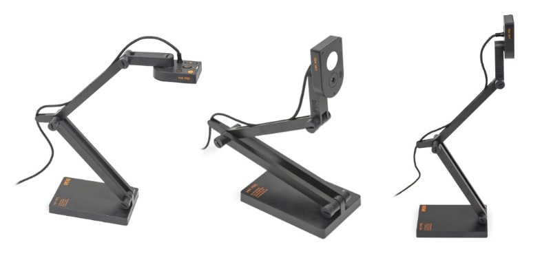 3つの関節を持つアームの先にカメラ部。カメラ部も回転する。台座は重めで底部に滑り止めがあり、カメラを安定的に支える。アーム部上部と中間関節部にはケーブルをホールドする溝がある