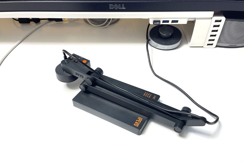 V4K PROは、こんな感じで平べったくコンパクト化して置いておける