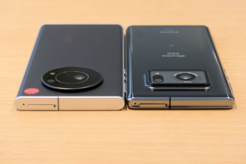 Leitz Phone 1」と「AQUOS R6」を並べて見比べてみた] - ケータイ Watch