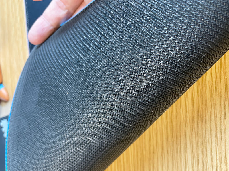 裏面はゴム地の滑り止めになっています。