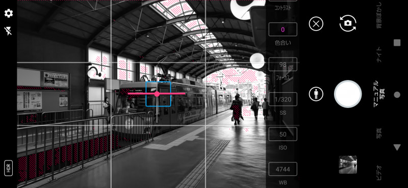 AQOUS R6でも、「マニュアル写真」モードで色合いを0にすると、いい雰囲気のモノクロ写真を撮影可能