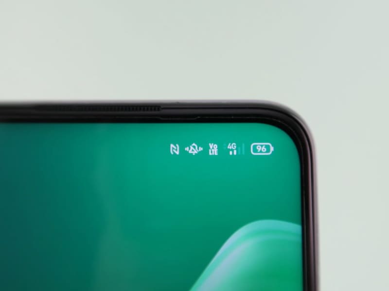 バッテリー残量の数値表示はバッテリーアイコン内にパーセントが表示される。さすがに、このサイズは見づらい