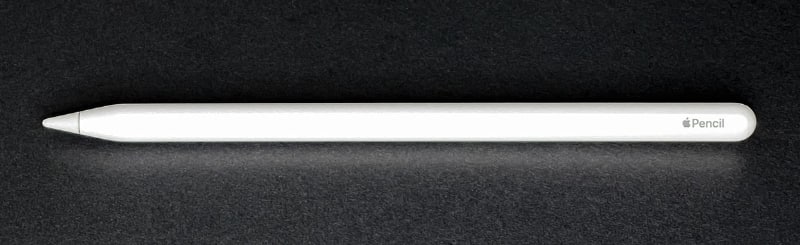 ペン先は軽いベタつきだったので、消毒用エタノールで拭いたら除去できた。ペンカバーから移った本体軸部分のベタつきも同様に除去でき、新品のようなキレイさに。