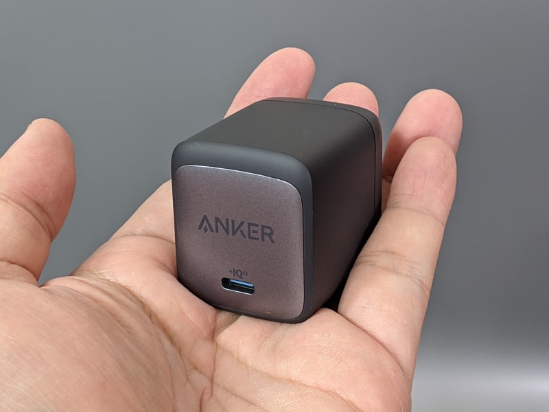 本体は手のひらサイズ。公称値は約44×42×36mm