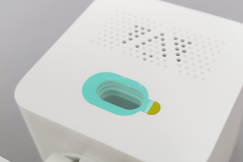 USB Type-Cポート。深く、途中にシリコンパッキンのようなものも見える。このおかげで高い防水性能を担保できている