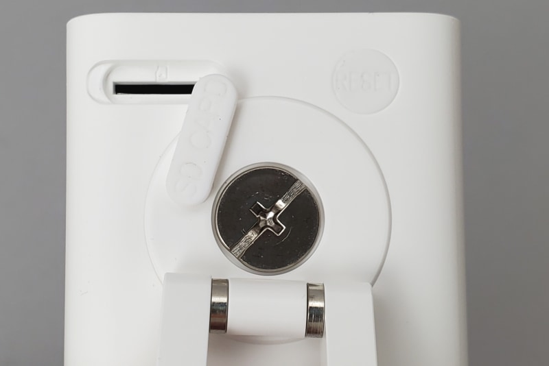 カメラ底部にあるmicroSDカードスロット。32GBまでというのが解せぬ