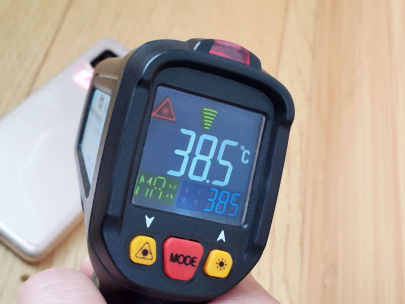 カメラ周りの温度は摂氏38.5度。人でいえば「熱が出ちゃったね」というレベルだが、お風呂だったらぬるま湯だ