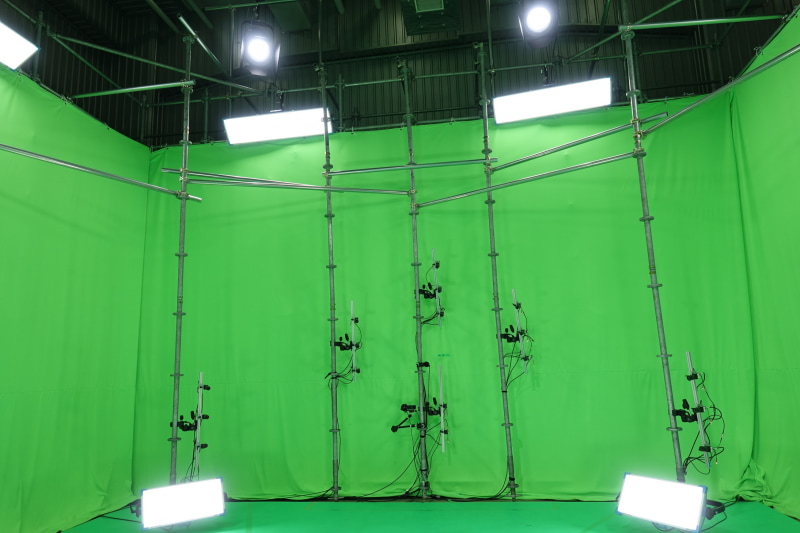 4Kステージ。演者が向く正面（写真奥側）に重点的にカメラが設置されている