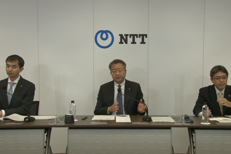 NTT代表取締役社長の澤田 純氏（中央）