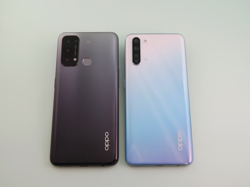 最新の「OPPO Reno5 A」（左）と2020年発売の「OPPO Reno3 A」（右）。カメラが強化されたことで、カメラモジュール部分のデザインが大きく変更された