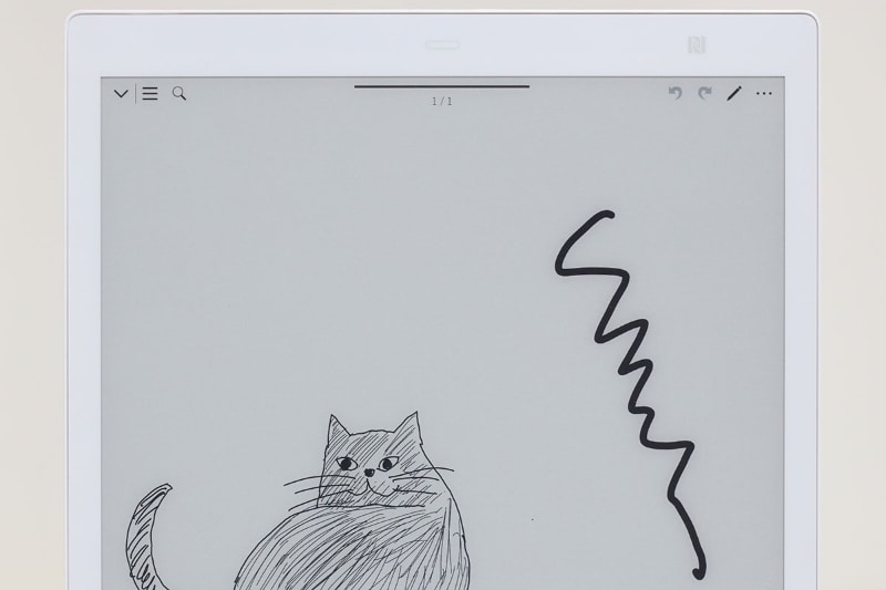 再度テキトーな落書きでスマンスって感じだが、紙と鉛筆の感覚でラフにどんどん描いて行っても、線の端までしっかり追従して奇跡として残してくれる。右の拡大表示を見ると、ペンに対する描線の追従性が高いことがよくわかる。かなり高精度・高感度なデジタイザと言えよう。素晴らしい