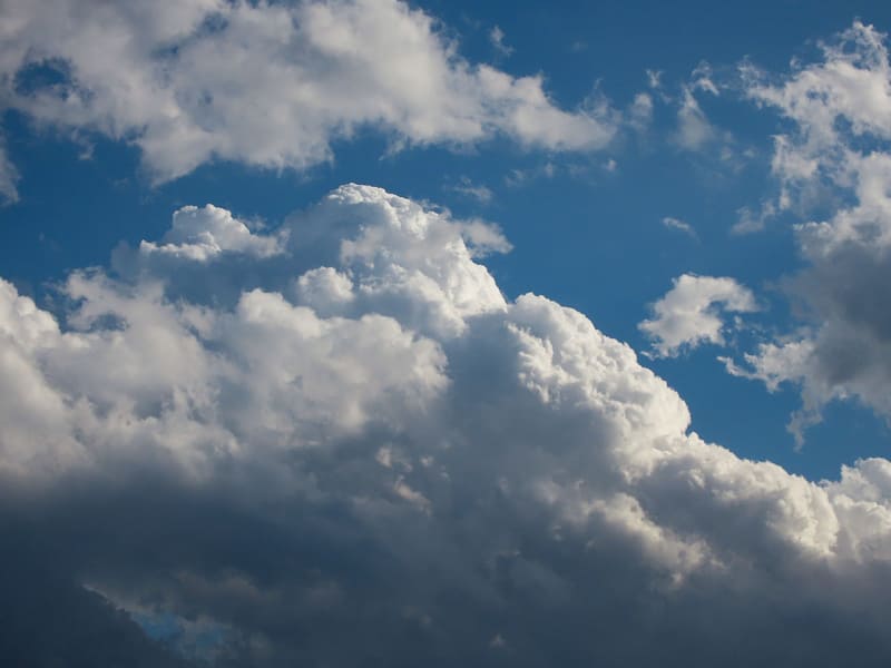 PowerShot ZOOMで昼間の雲を撮ってみた。写真は、左から100mm、400mm、800mm（デジタルズーム）。