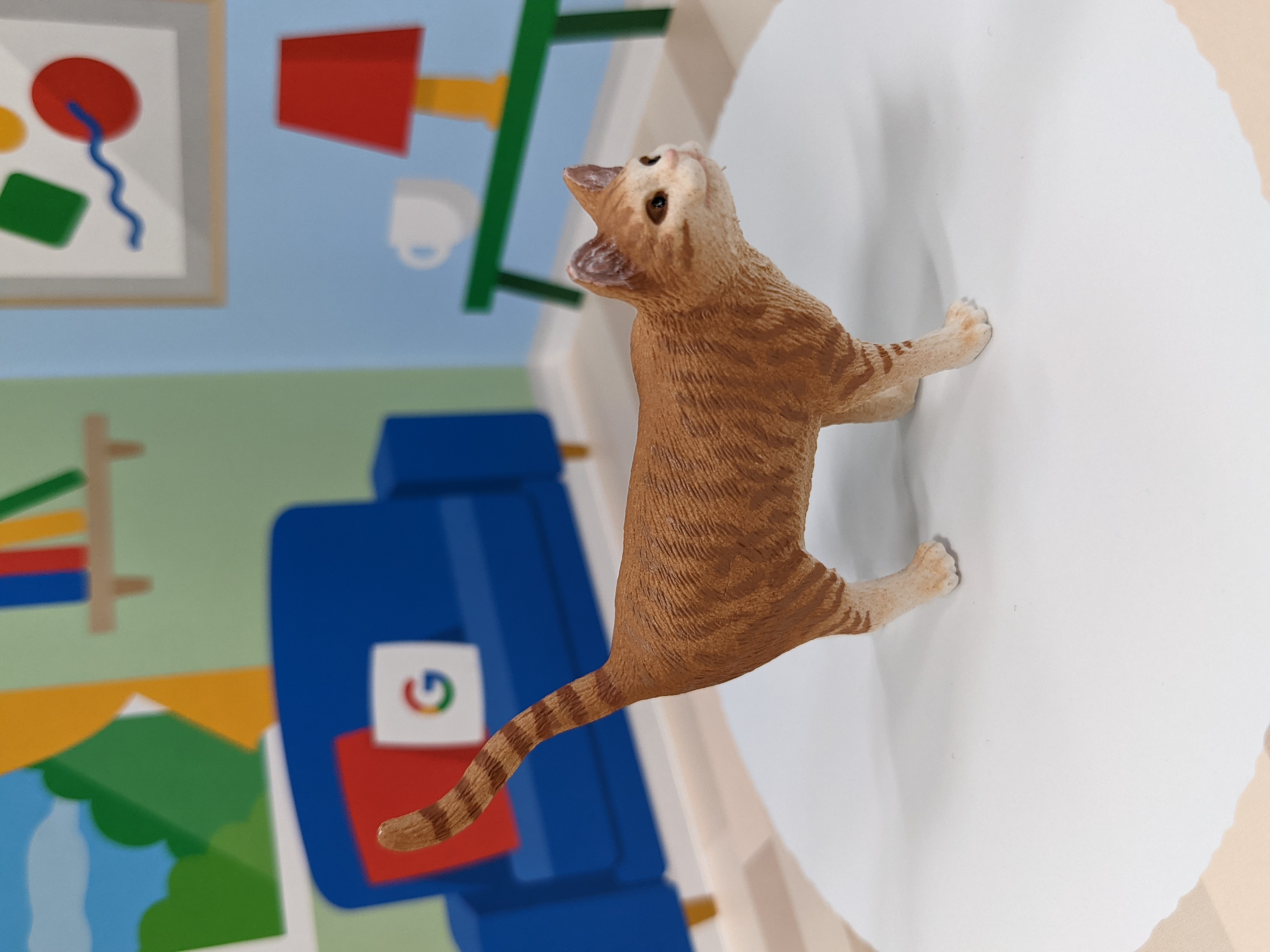 被写体が同じ大きさになるように倍率を変えて撮影（左：カメラモード 右：ポートレートモード）