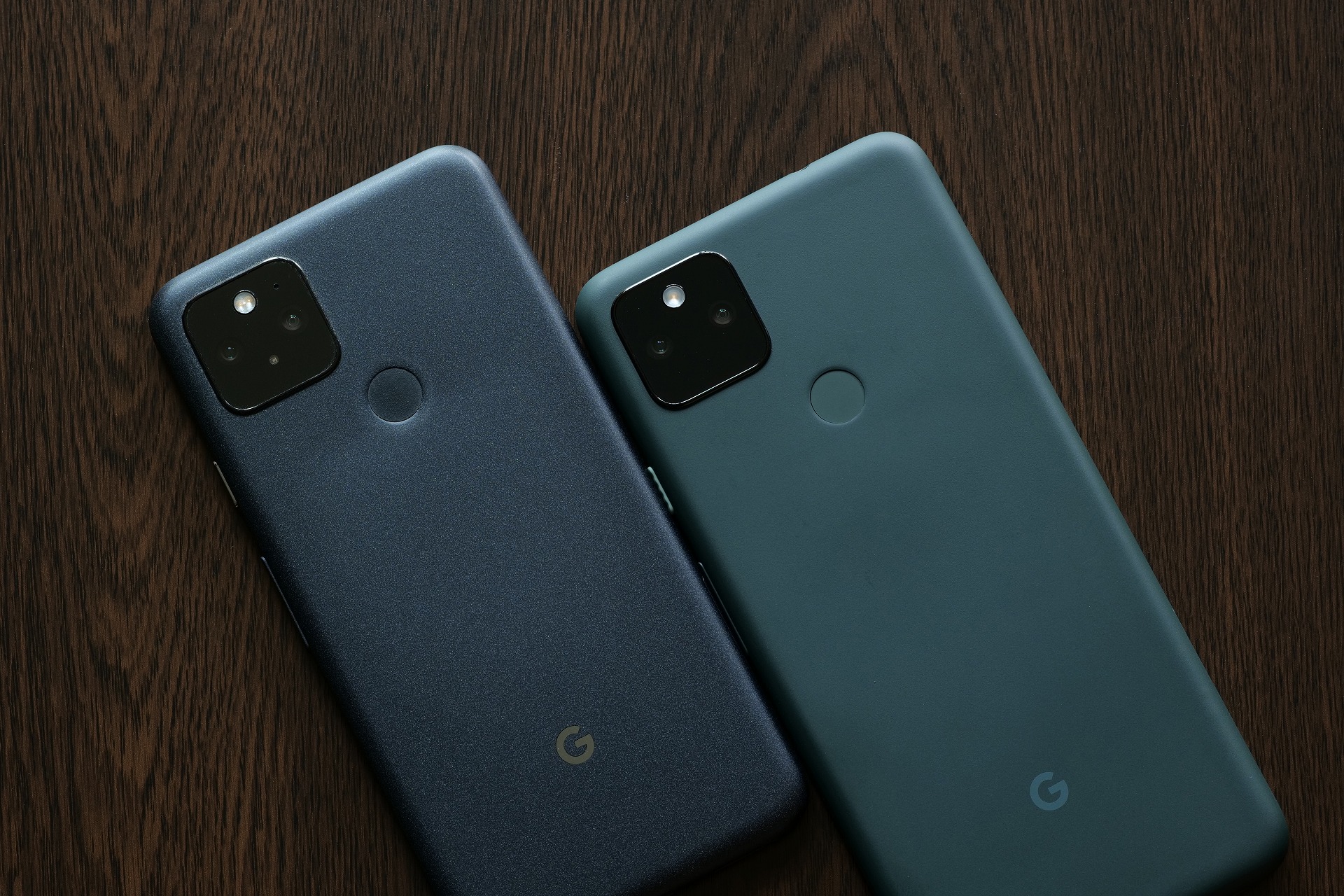 左：Pixel 5、右：Pixel 5a