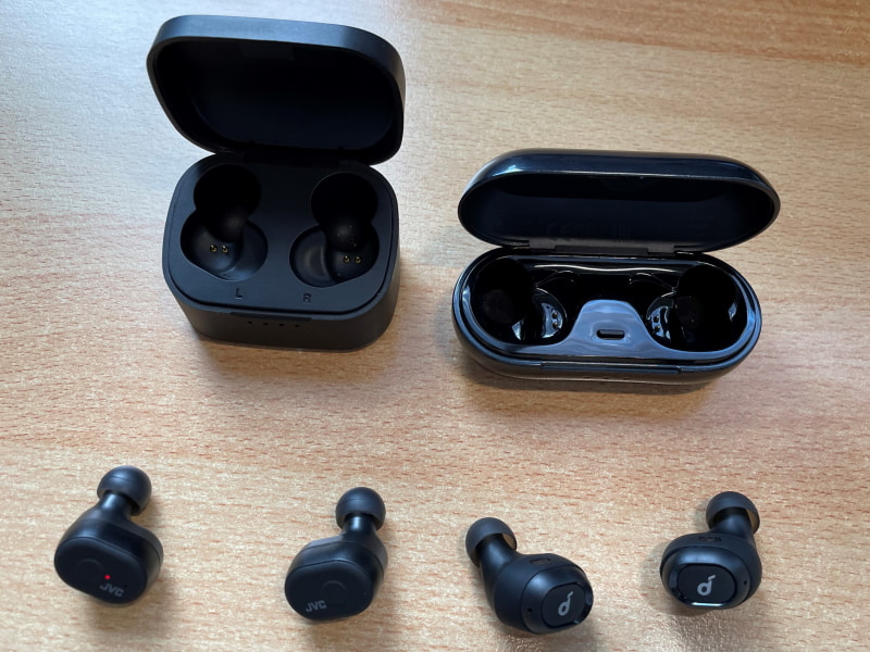 会見を2つ同時に聴くためワイヤレスイヤホンを1つ追加。既に持っていたJVC製のものは右耳だけで聴くことができない仕様だったので、今回はアンカー製の同価格帯のものを選んだ