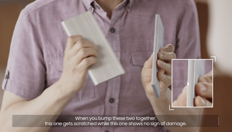 2つをぶつけると、アルミニウム側に傷がつく