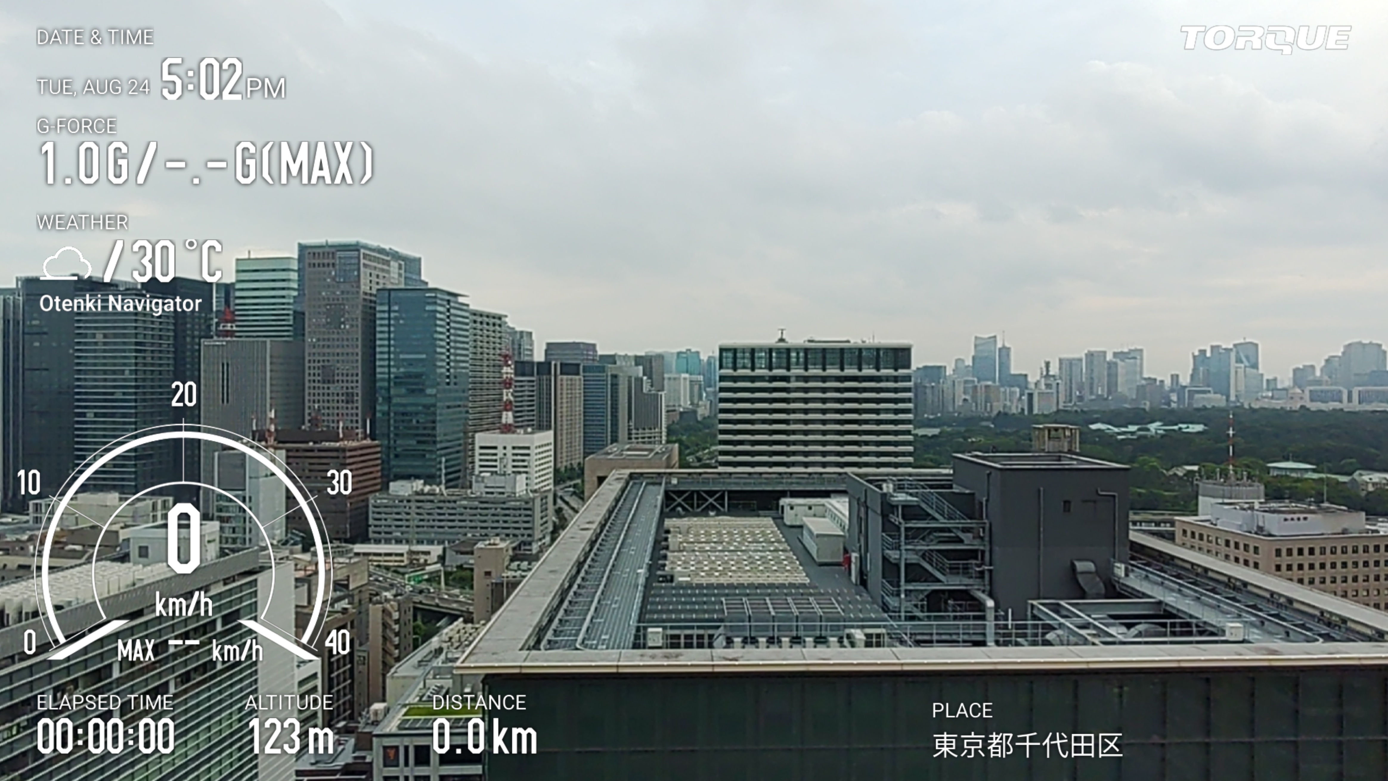 「Action Overlay」での撮影（左がメインカメラ、右が超広角カメラ）