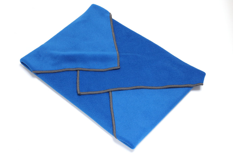 も〜なんかタブレット携帯のためのケース、全部イージーラッパーで済むんじゃね？　的な汎用性だ。端末を買い替えたらケースも買い替え、とかなくなるし。非常にサスティナブルなケースとして使えるクロスと言えよう