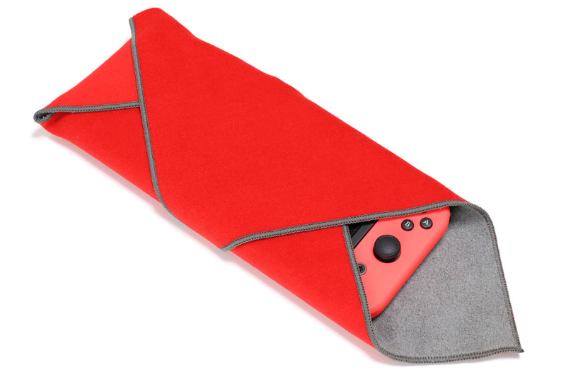 横から引き出すスタイルにすると画面に触れずにスムーズに出し入れできる