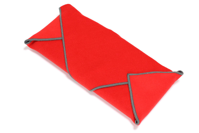 Nintendo SwitchだとイージーラッパーSサイズでギリギリ包めるって感じではあるが、まあ画面保護ができればいいので、ギリギリでもいいかな、的な