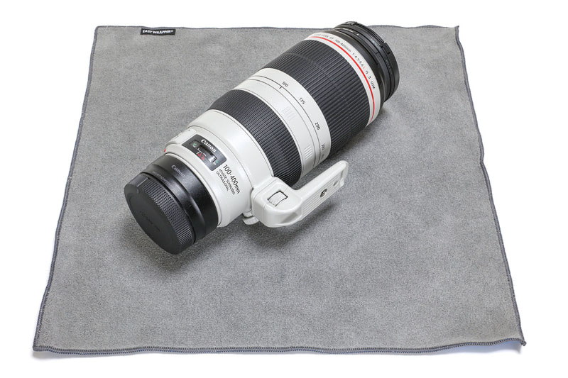 イージーラッパーMサイズでEF100-400mm F4.5-5.6L IS II USM＋マウントアダプター EF-EOS Rを包む