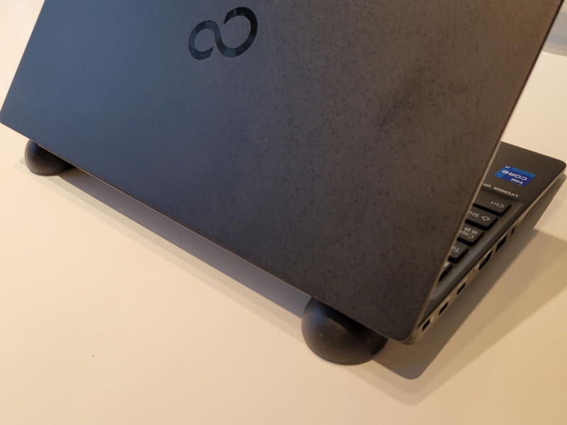 LIFEBOOKムサシでも使ってみた。ゴム素材のグリップ感は素晴らしい