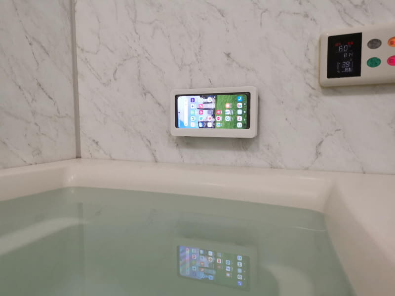 今回はホーム画面を表示したこの状態でMagic Boxに入れて壁面ユニットに固定した