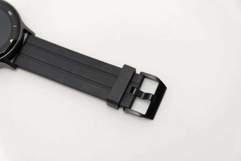 幅22mmの柔らかなシリコンバンド