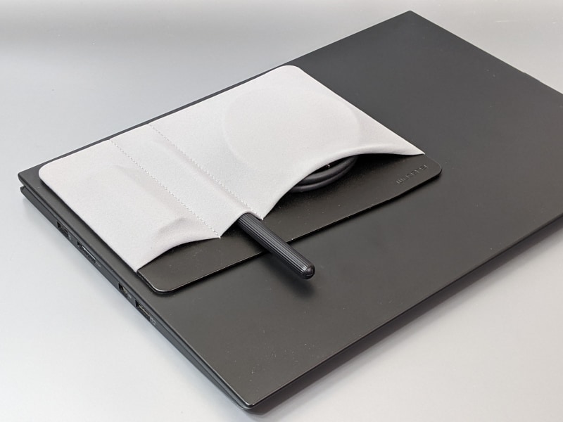 天板の上に小物類をただ載せただけの状態と異なり、移動中に落下する恐れもない