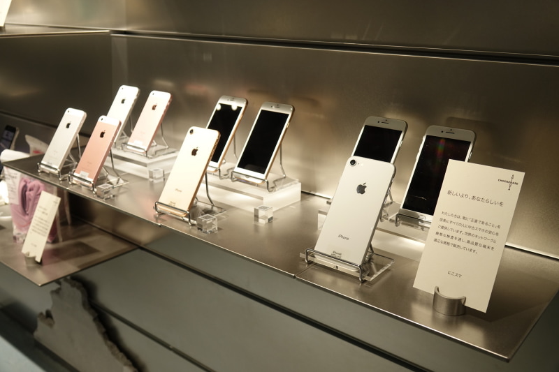 にこスマのブース。グレードごとの違いを実際に手に取って比べられる