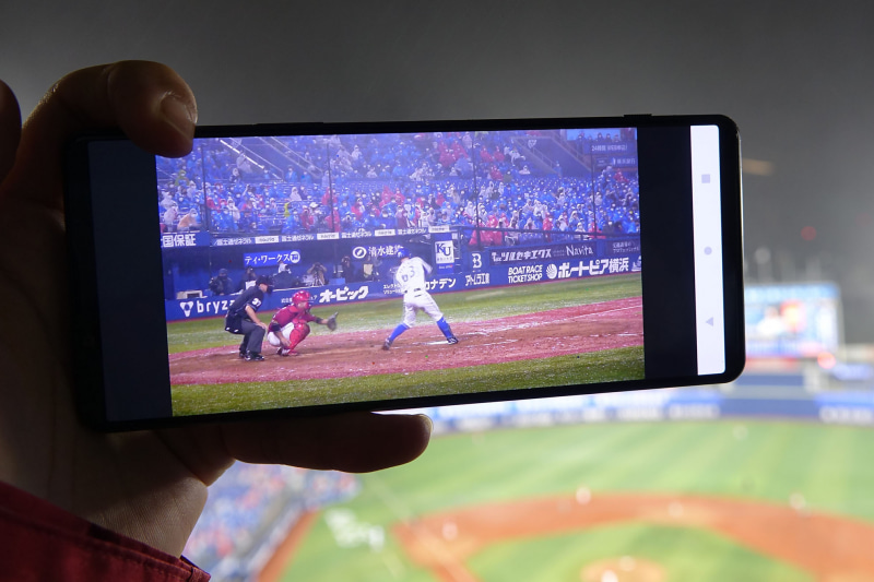 打者を3塁側（左）と1塁側（右）から