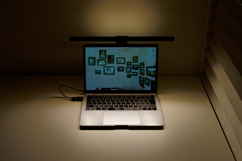 フロント・リアを電球色のモードで点灯したとき