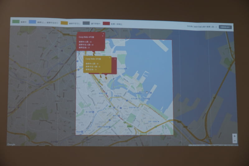 車両ごとのバッテリー残量などが表示される。マップには車両位置が映し出される。赤は配車停止中、黄色は空車だという