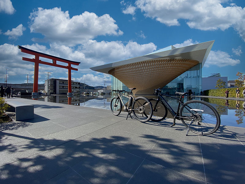 空とそれ以外の風景要素の接続部がやや複雑な写真の例。概ねうまくいっているが、写真左側中央の電線が一部消えていたり、オリジナル写真の雲が少し残ったりしている。ちょっとだけ失敗しているが、そのあたりは写真の主題ではないので一見では気づかないと思う