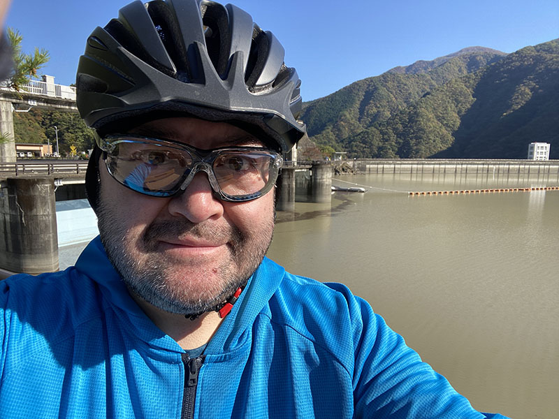 こちらが各種AI機能を複合的に適用した場合のビフォーアフター。スライダーを動かす程度の手間で、写真の印象をかなり変えられるのであった