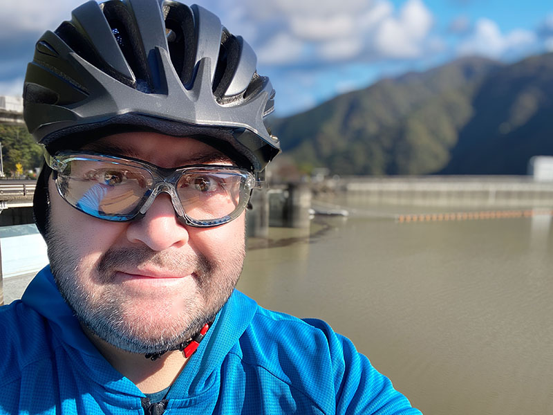 こちらが各種AI機能を複合的に適用した場合のビフォーアフター。スライダーを動かす程度の手間で、写真の印象をかなり変えられるのであった