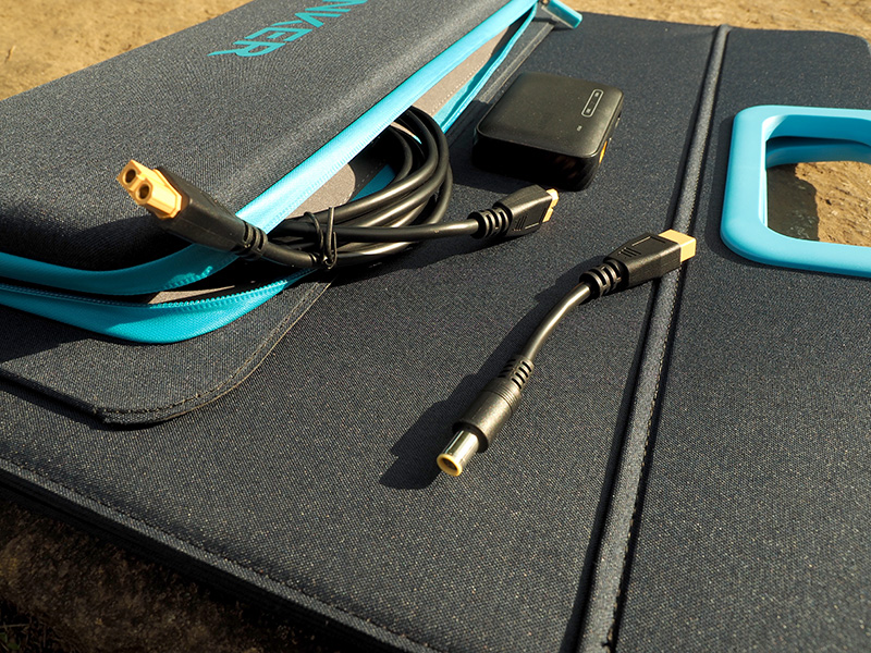 本体には「XT60ケーブル」と「XT60 to DC 7909変換コネクタ」が付属する。ほかのケーブルは別途用意の必要がある