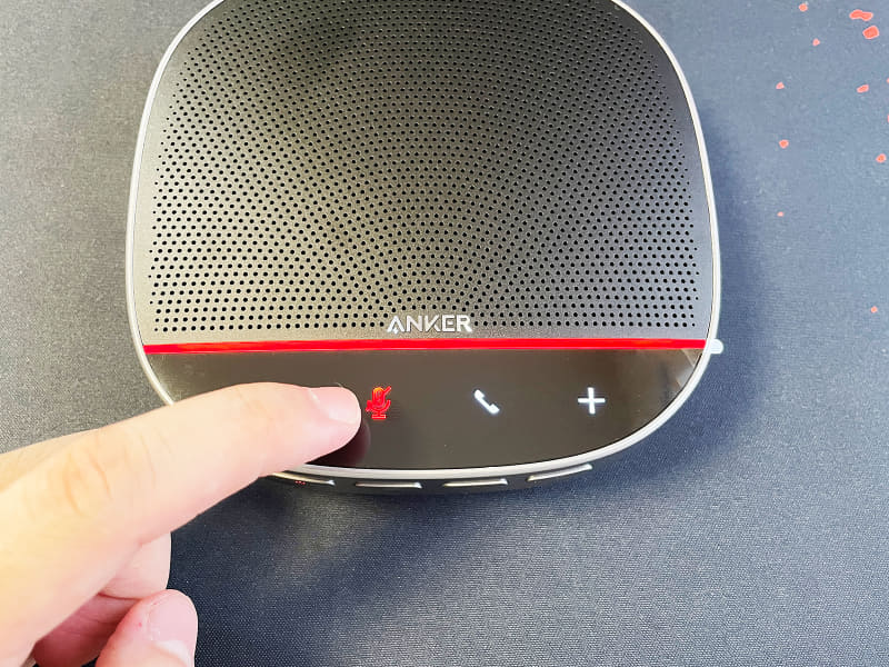 ミュートボタンがあるのが、会議で音声をONにしっぱなしにしがちな筆者には地味に助かります。